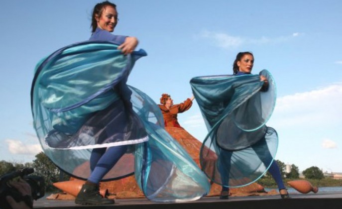 La Mujer y la Tierra